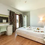 Maira Beach Otel