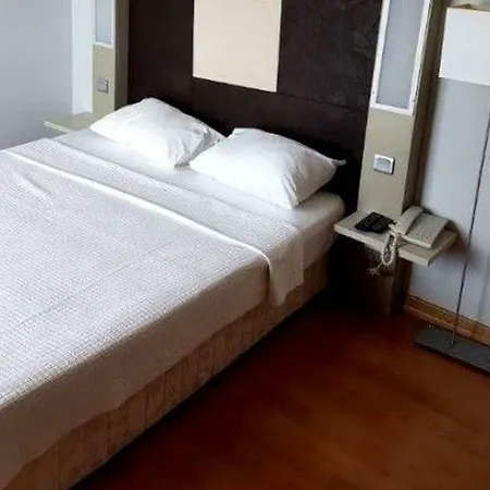 Maira Beach Ξενοδοχείο 4*