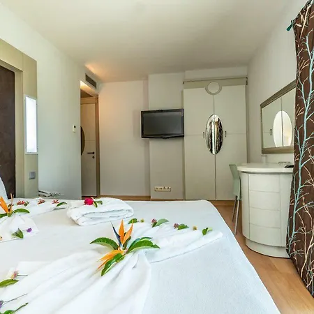 Отель Maira Beach